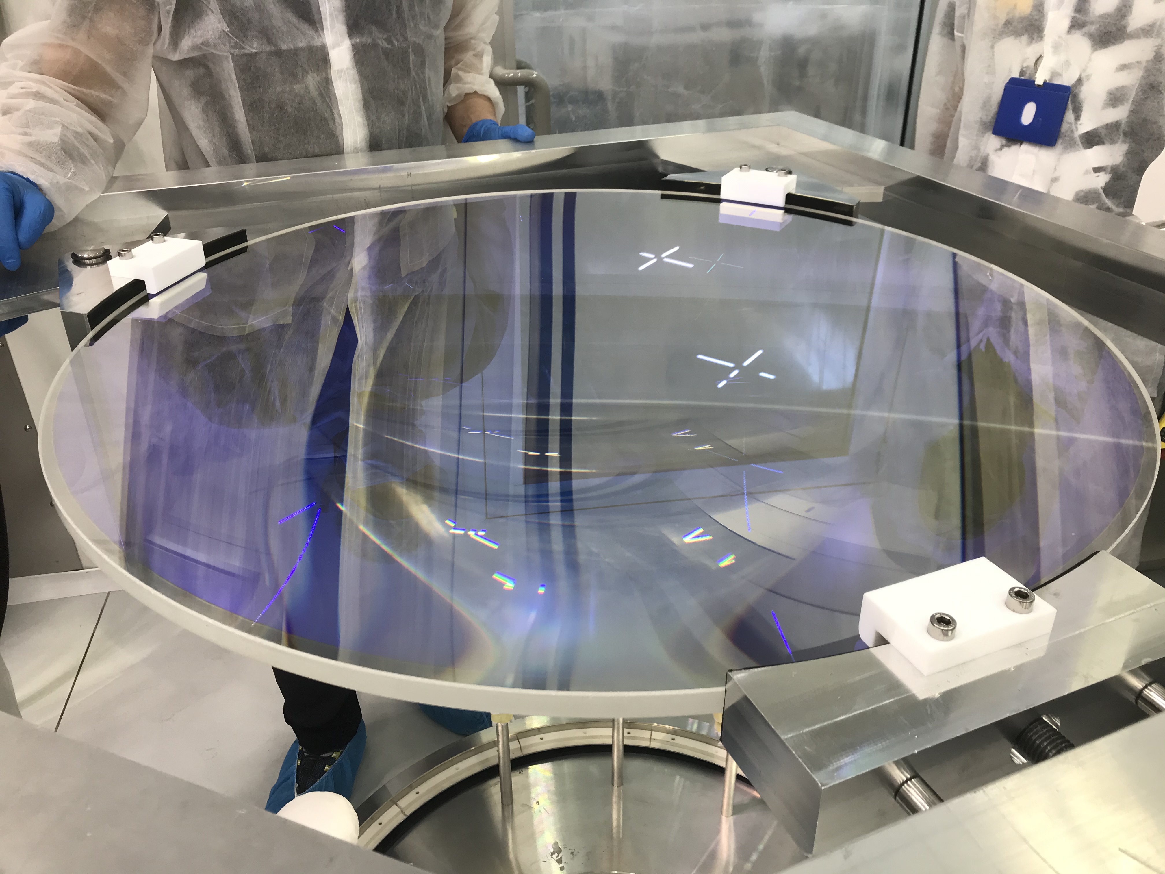 月亮项目透镜 展示 Heraeus 为 "月亮 "项目所作贡献的图片